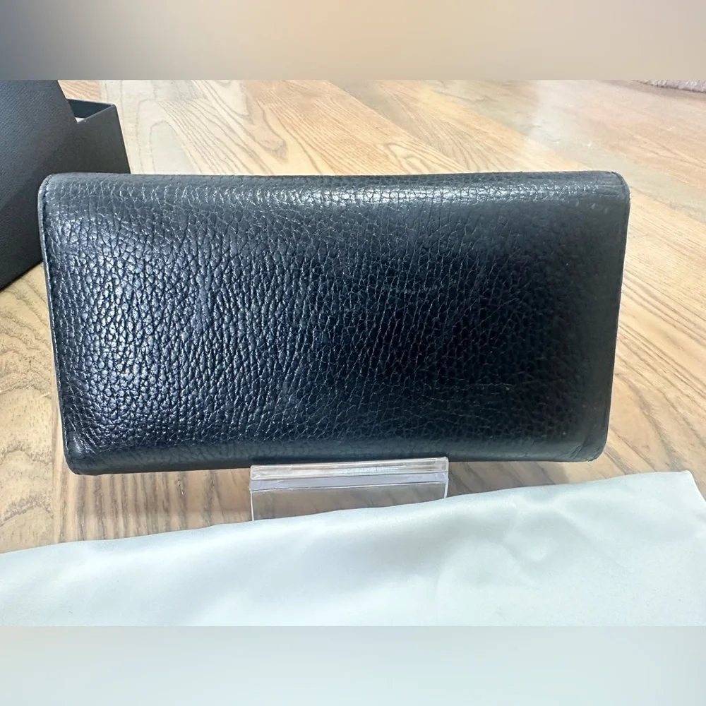 Gucci Black InterlockingG Pebbled Leather Wallet with Chain, Box and Dustbag.